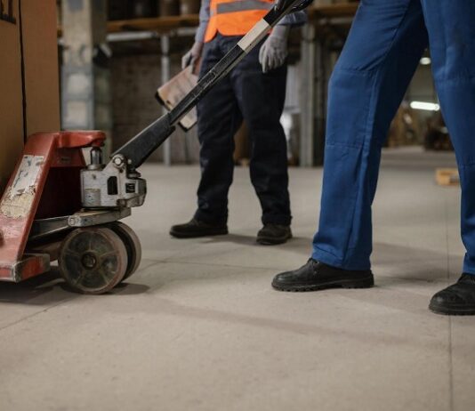 Jak wybrać wózek paletowy ręczny